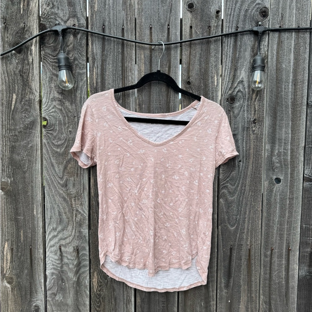 Abercrombie and Fitch Pink and White Floral Print Short Sleeve V Neck Tee Small